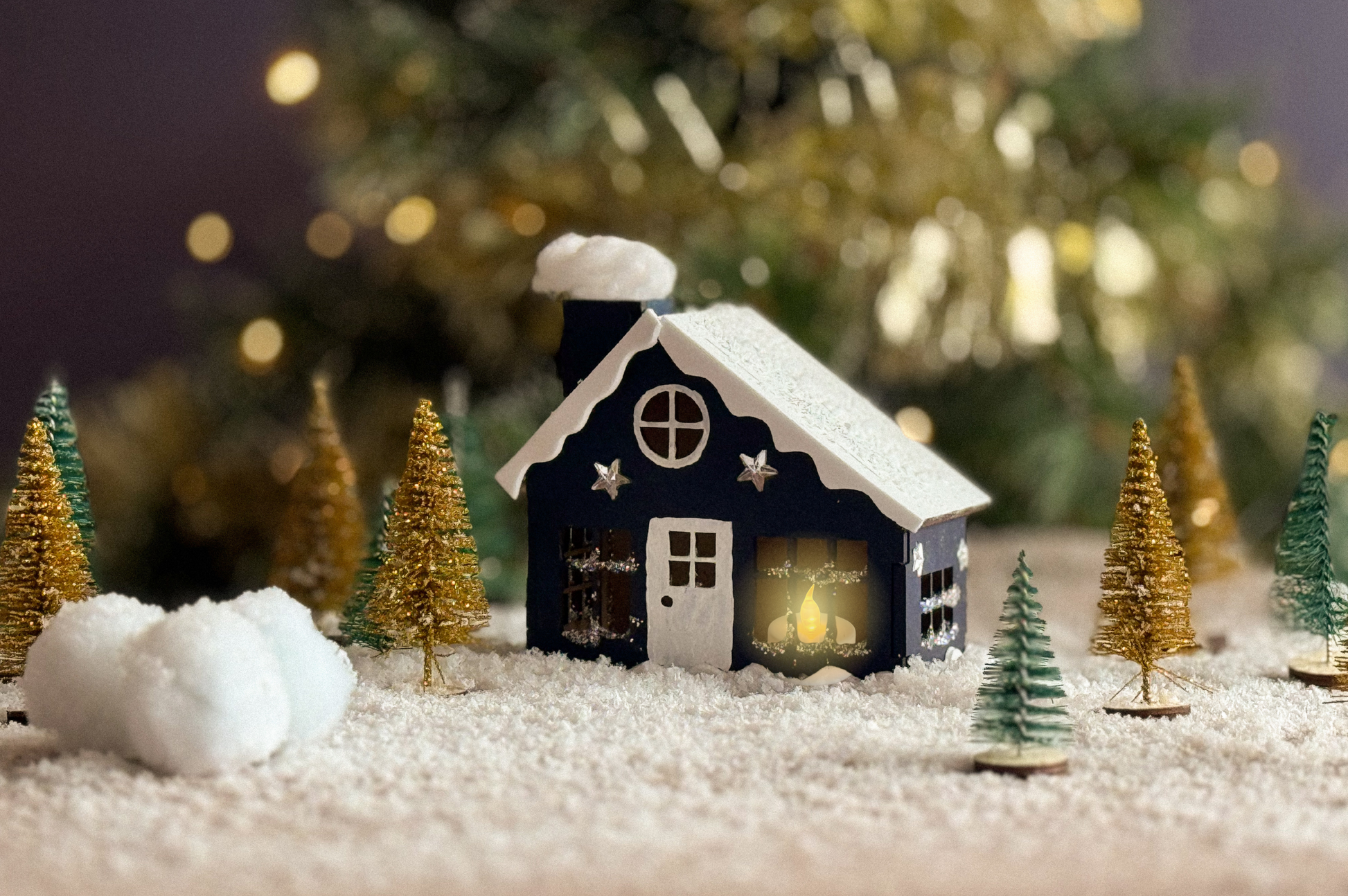 DIY pakket houten kersthuisje blauw met wit